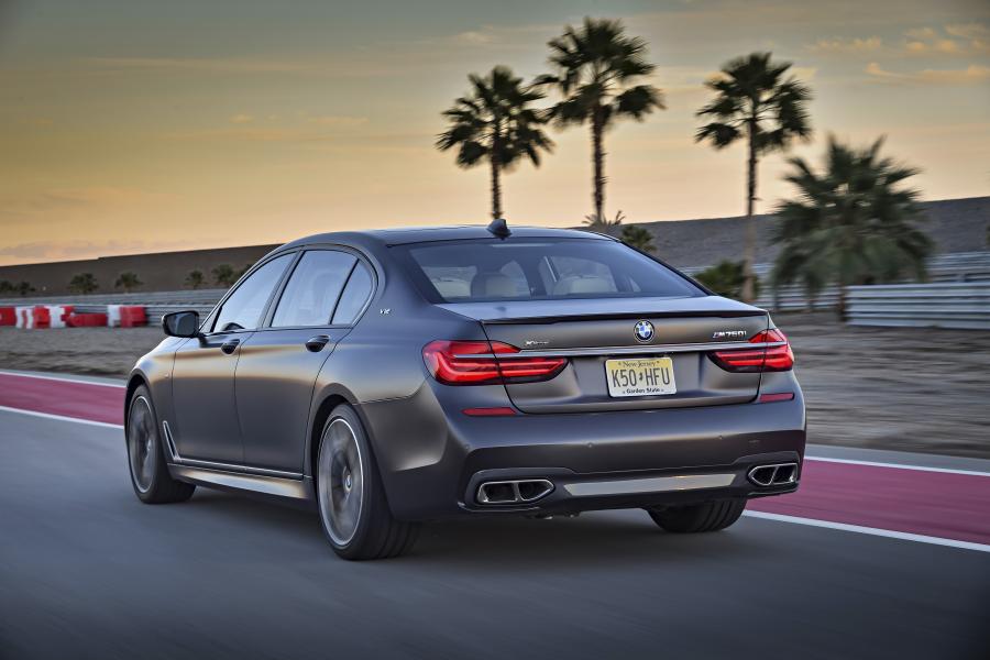  BMW M760i xDrive 2017 года  (NA) (фото 121 из 154)